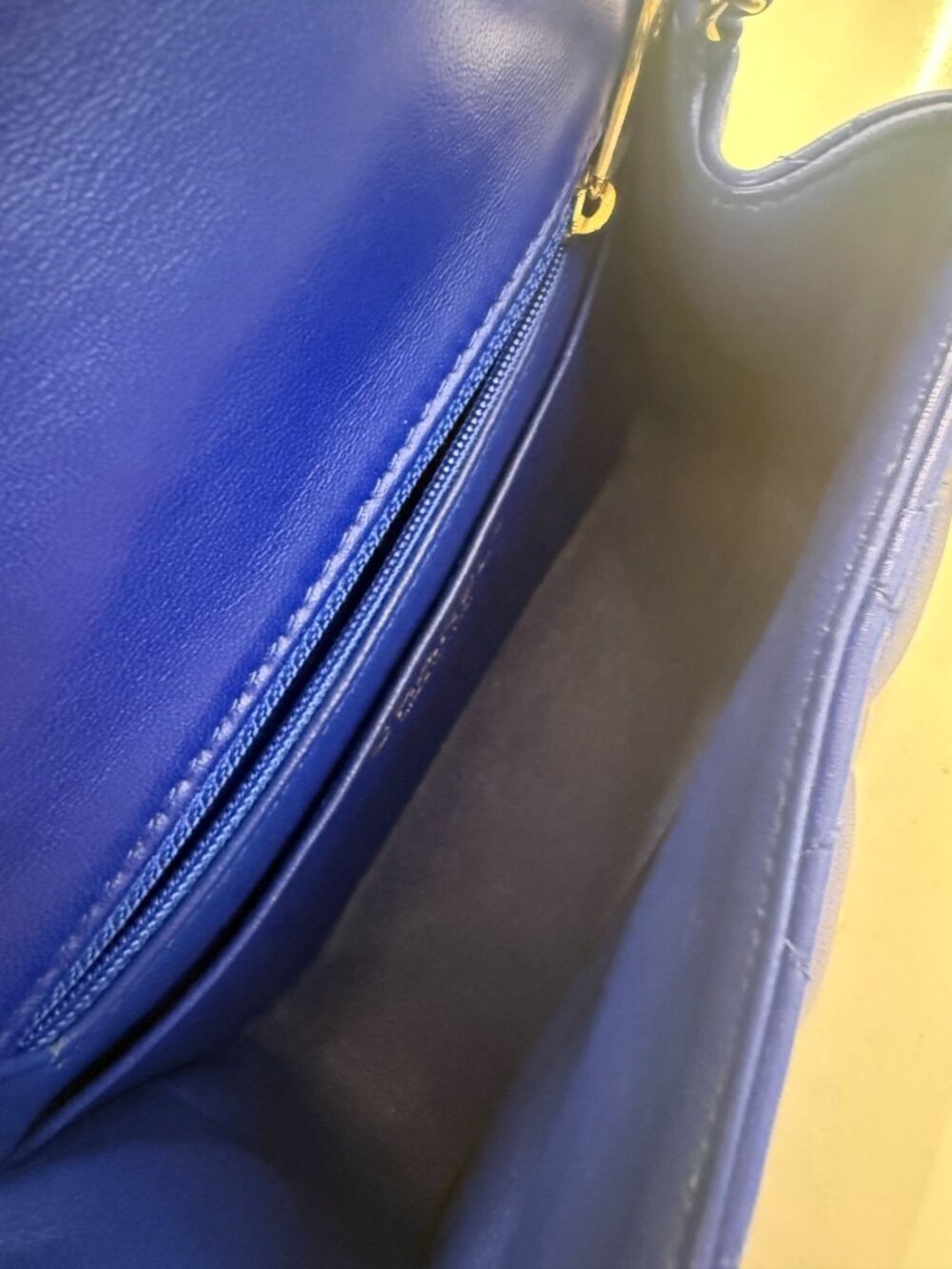 9073152CJ •(EH) Chanel Shoulder Bag Blue Leather - Picture 10 of 11